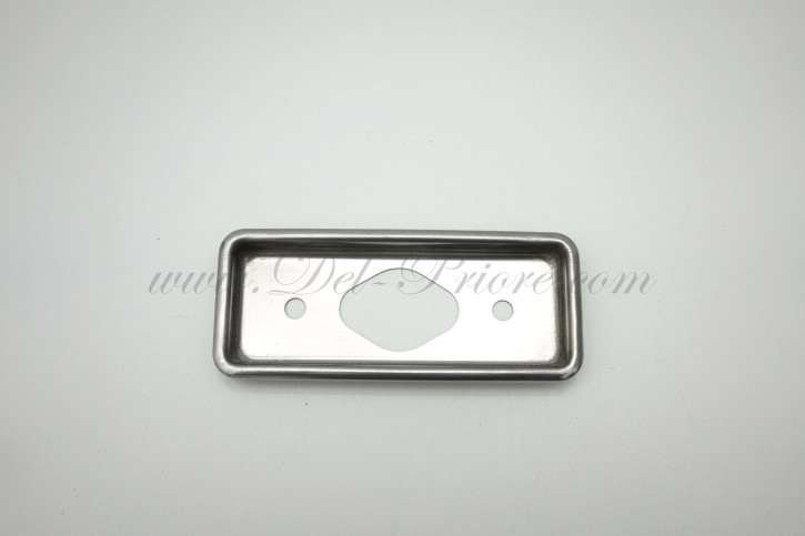 Boîtier Chrome pour luminaire latéral arrière 75-78 Boîtier Chrome pour luminaire latéral arrière 75-78