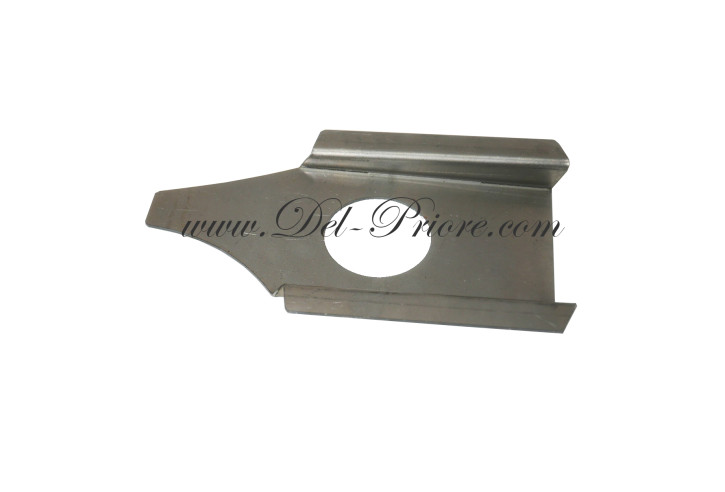 Reinforcement plate cross member/axle mount rear