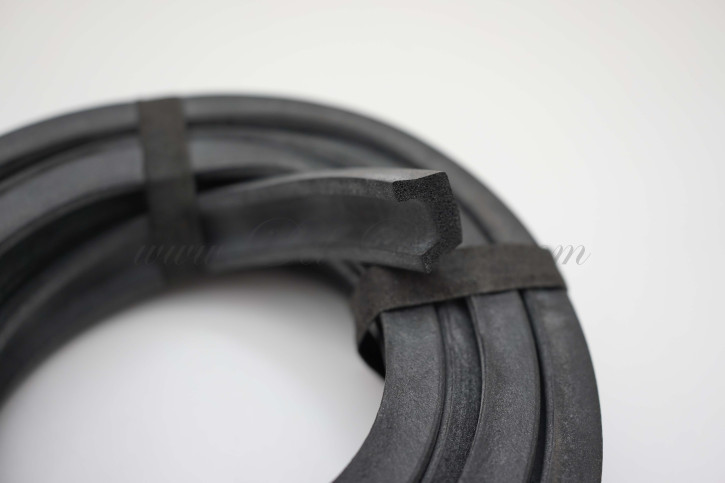 gasket for luggage boot, on the frame