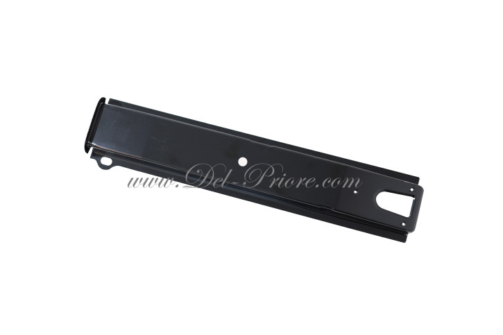 radius rod  under bottom plate left