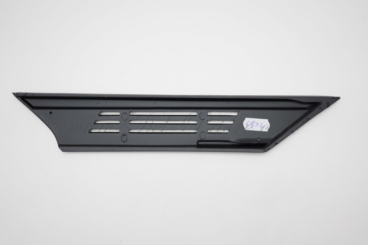 air grille  ( metal black ) sideways rear left, coupe