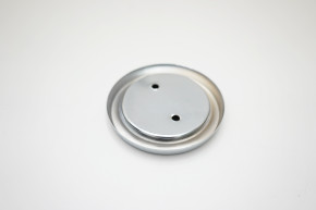 Fixation plateau pour emblème calandre